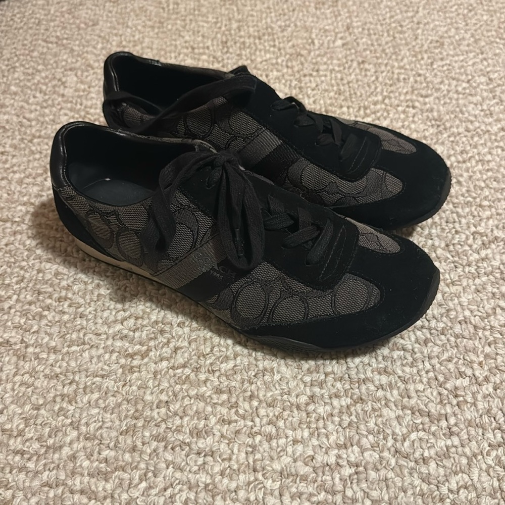 Sneakers size 7
